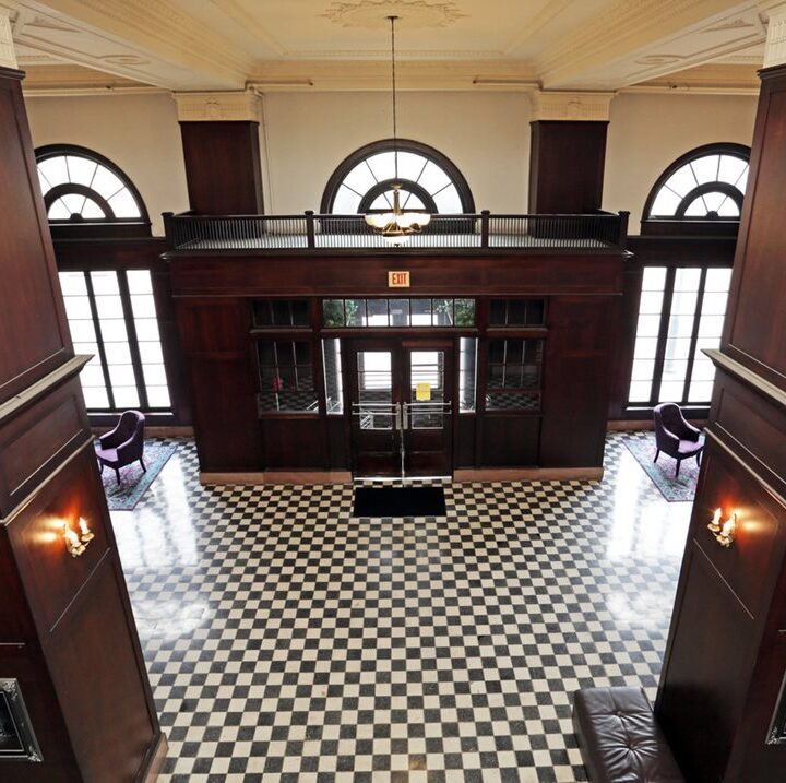 Lobby Quad City Apartments Lobby - Apartments in Quad Cities